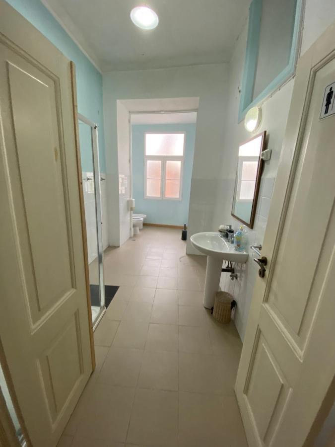 Classic Chiado 1 - Central Guest House Room With Shared Bathroom Lisboa Exteriör bild